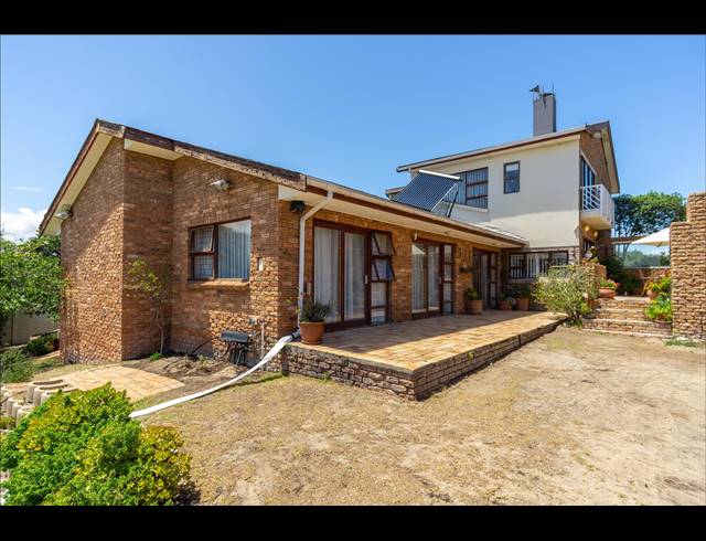 4 BEDROOM FREESTANDING FOR SALE IN VAN RIEBEECKSTRAND